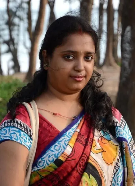 indian-woman-sea-area-digha-west-bengal-india-40625763.jpg